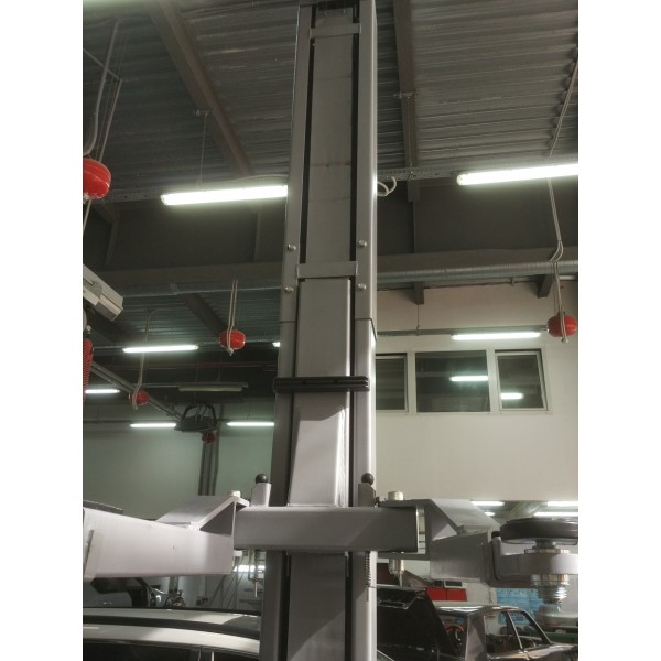 Подъемник двухстоечный с верхней синхронизацией SkyRack SR-2040HE (4т) Подъемник двухстоечный с верхней синхронизацией SkyRack SR-2040HE (4т)